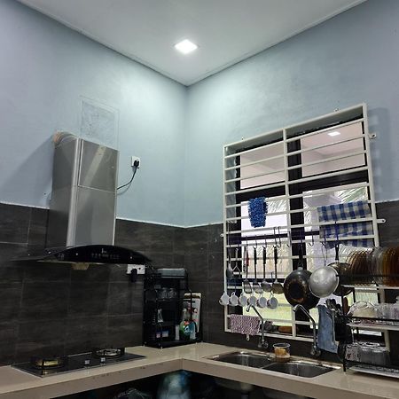 Teratak Che Esah Guest House Free Wifi Netflix Pasir Mas Exteriér fotografie
