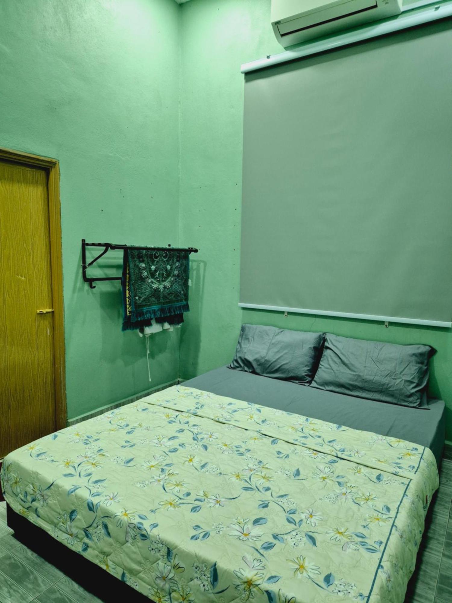 Teratak Che Esah Guest House Free Wifi Netflix Pasir Mas Exteriér fotografie