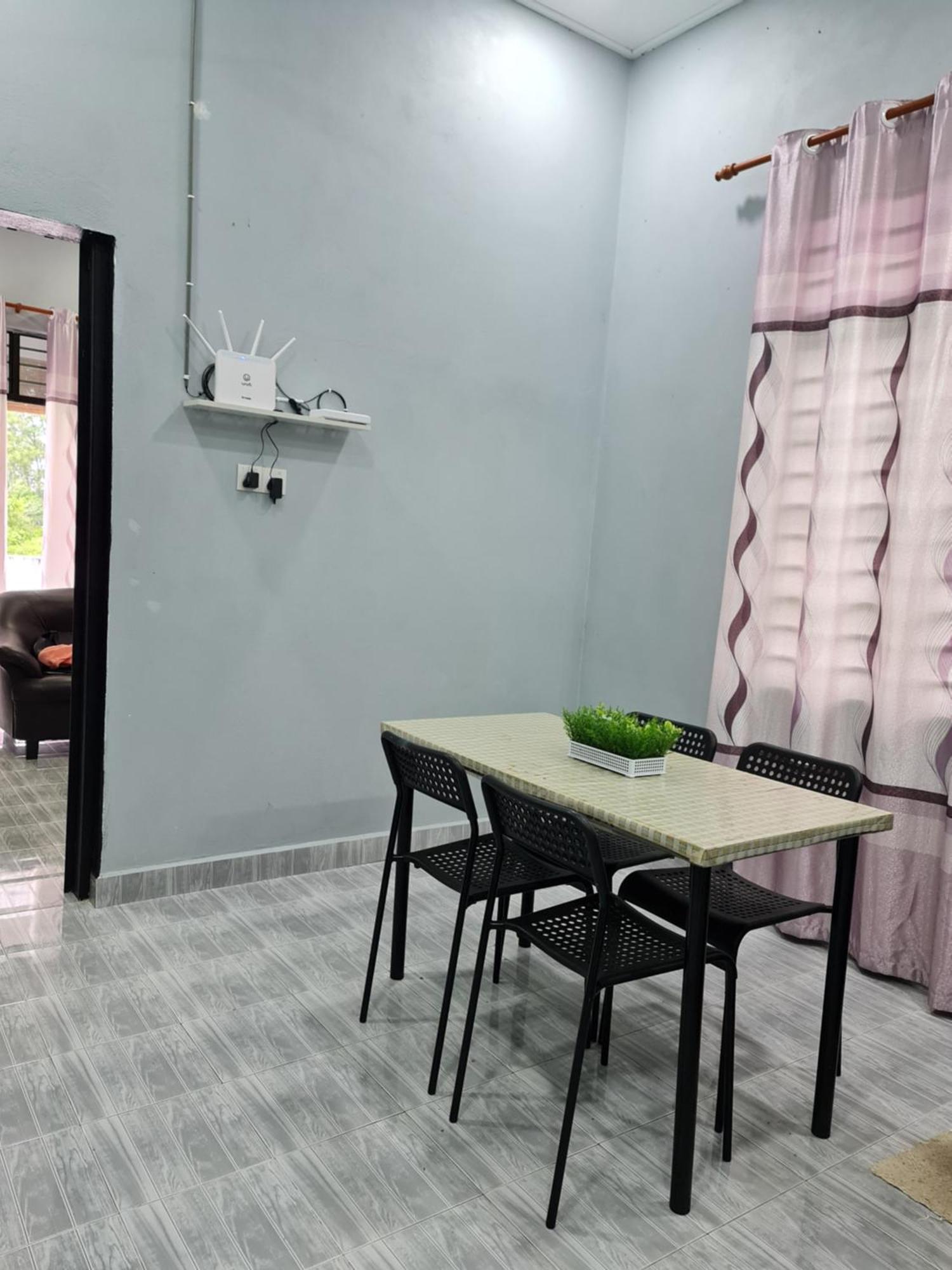 Teratak Che Esah Guest House Free Wifi Netflix Pasir Mas Exteriér fotografie